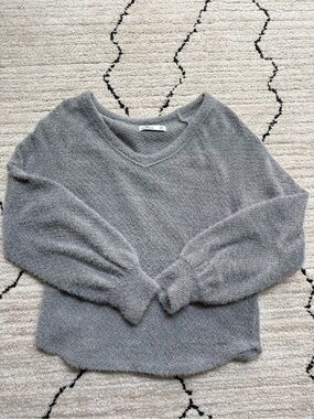 Hollister Light Gray V-Neck Women's Sweater